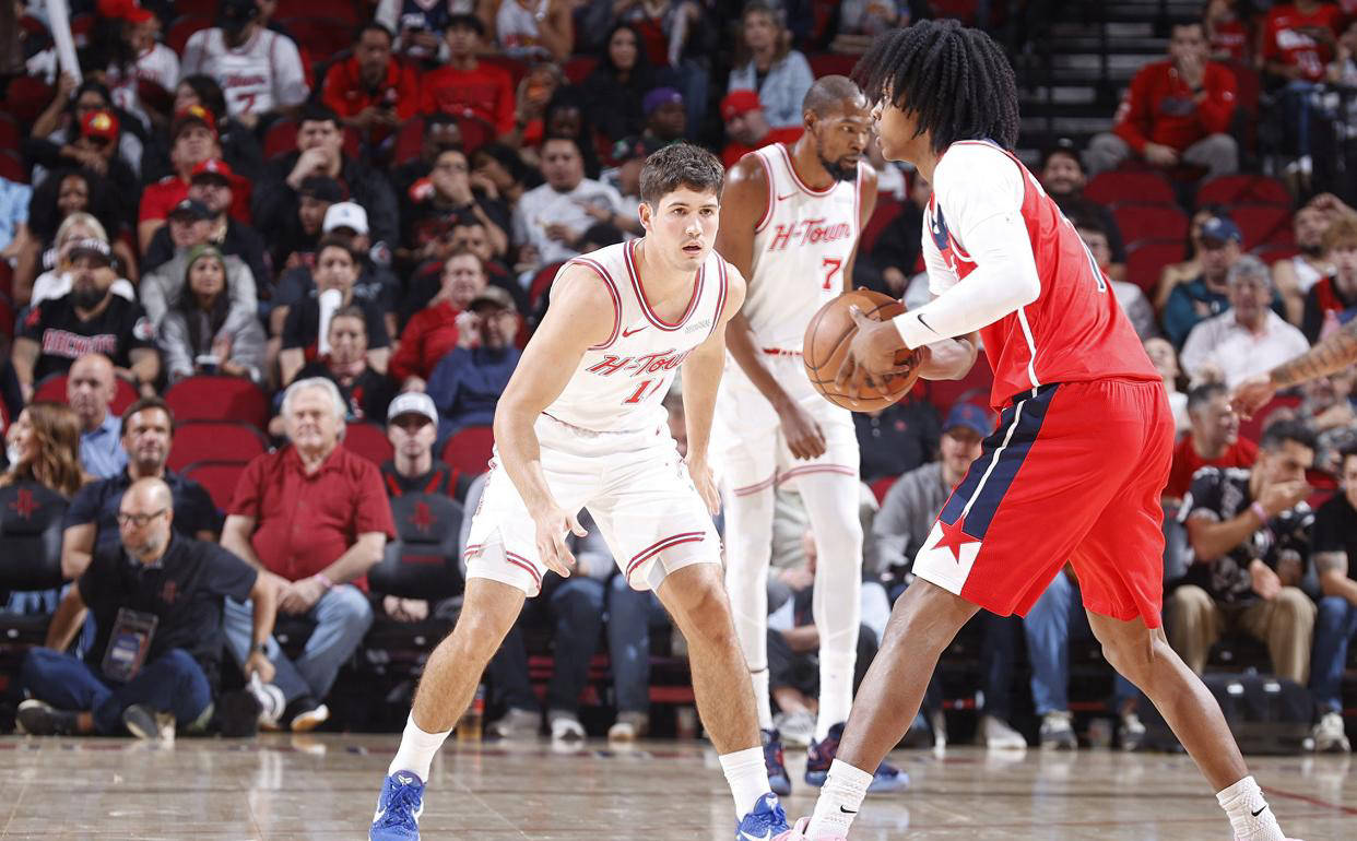 [NBA]伦纳德背身单打 后仰跳投颠进篮筐