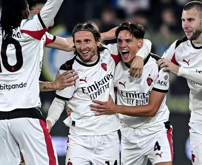 2025 赛季：道奇队在 7 月份的一场比赛中，单局击出 5 支本垒打追平队史纪录