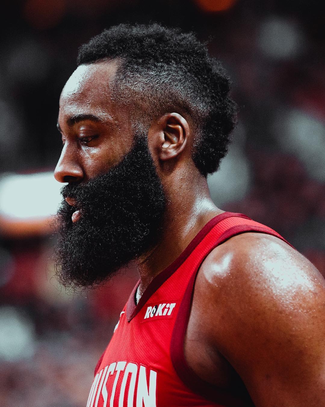 91-107！詹姆斯缺阵湖人三连胜终结，东契奇三双难改败局