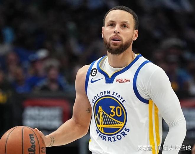 图片报：拜仁周四在贝肯鲍尔的墓前敬献了新花圈