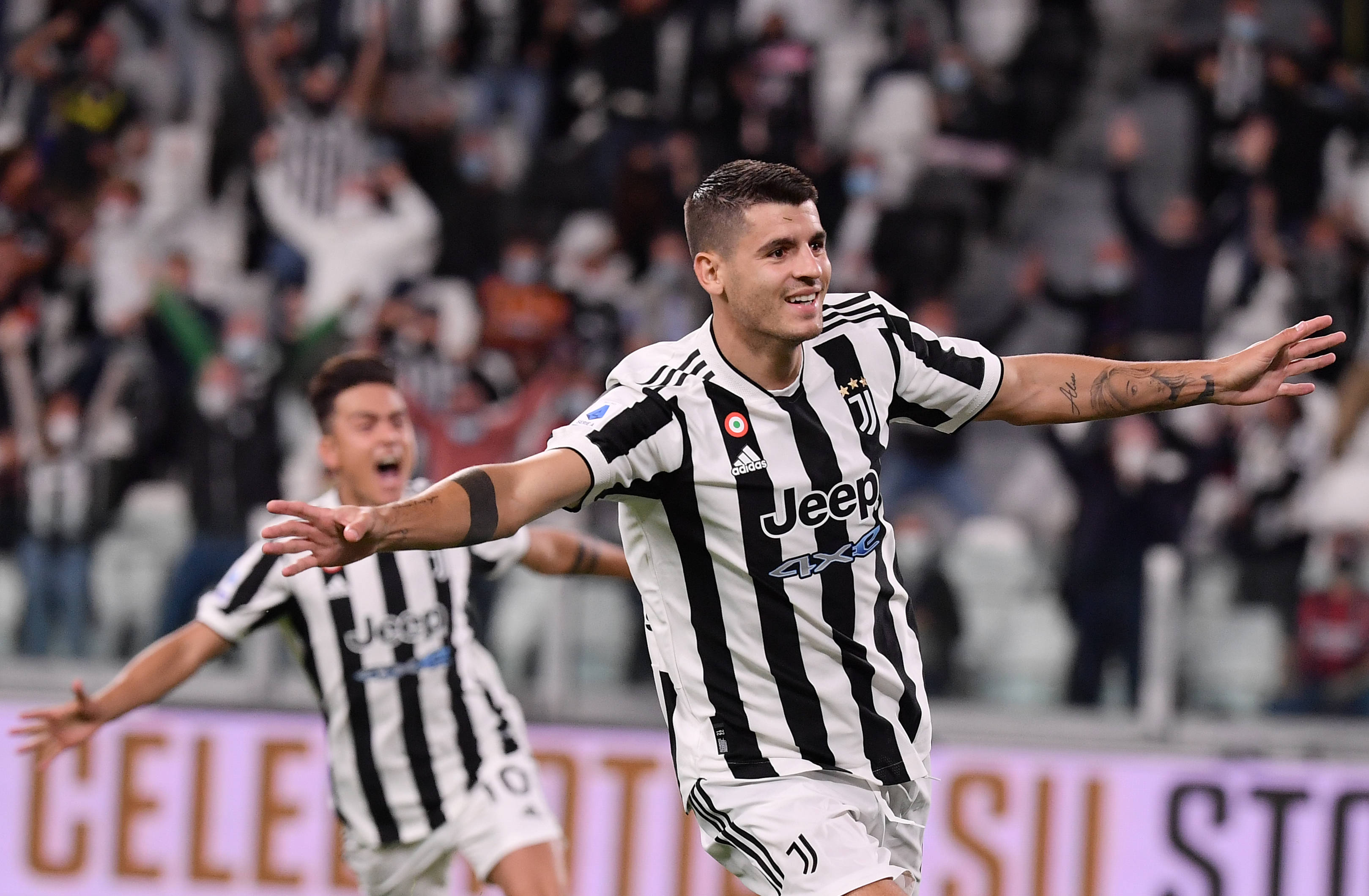 英超曼城与利物浦积分榜争夺白热化