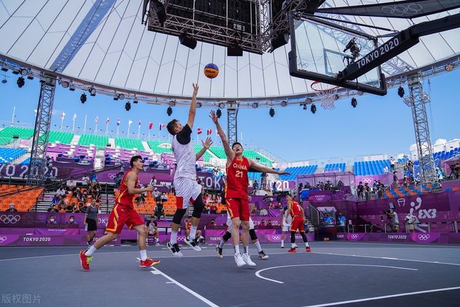 愿无大碍！英冠查尔顿vs朴茨茅斯因看台球迷昏迷不醒腰斩