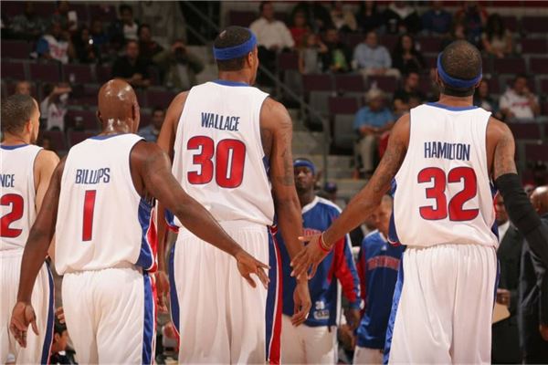 哈登23+9快船3人20+仍遭尼克斯逆转 小卡25分布伦森26+7