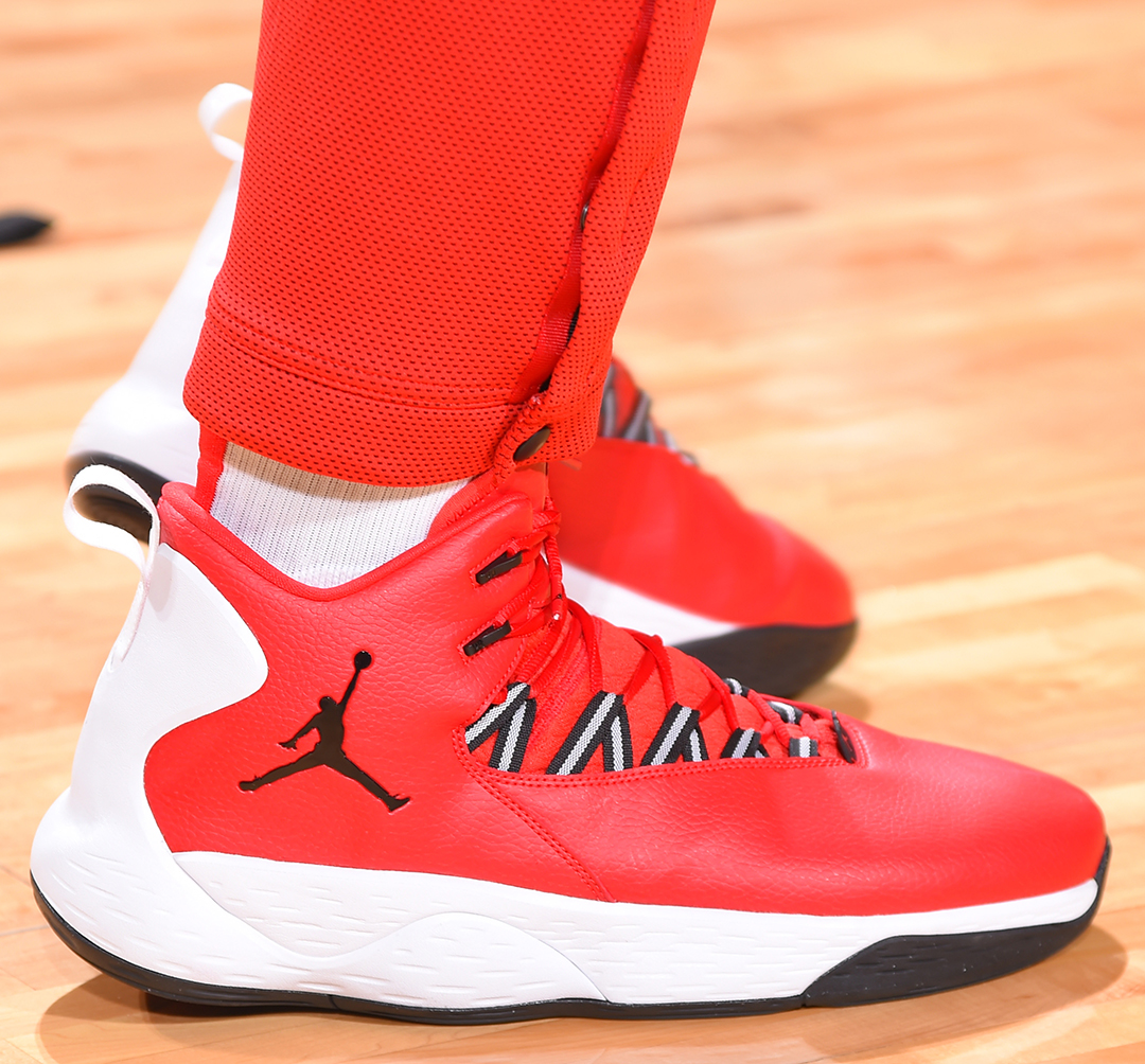 英超-曼城1-1遭切尔西绝平距榜首6分，恩佐绝平，赖因德斯破门